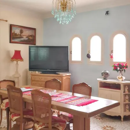 Holiday home Maison Accueillante A Avec Jardin